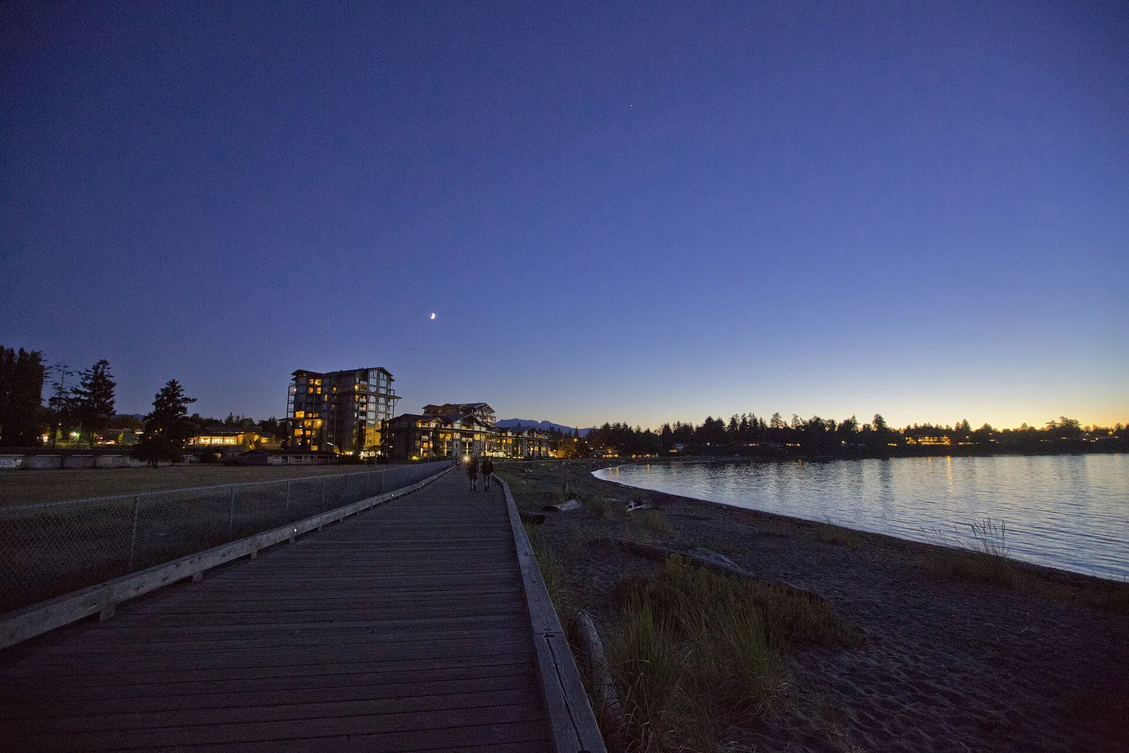 Beach Side Seawall, Parksville, Vancouver Island (36676401172)